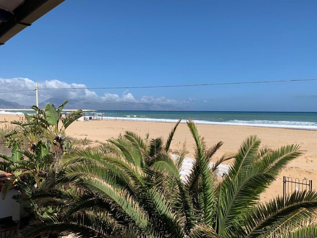 La Casa Sulla Spiaggia Villa Balestrate Bagian luar foto