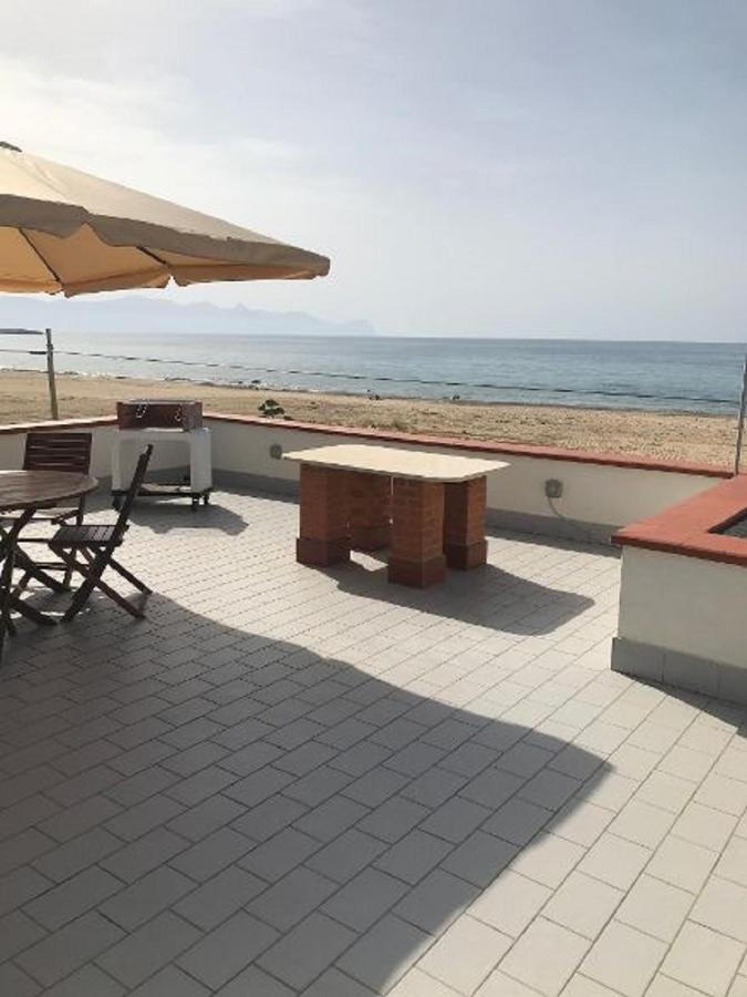 La Casa Sulla Spiaggia Villa Balestrate Bagian luar foto